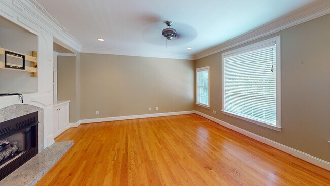 Foto del edificio - 2140 Rossmore Rd