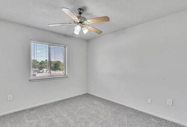 Foto del edificio - 1401 Longcreek Dr