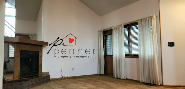 Building Photo - 1009 W Maple Ave