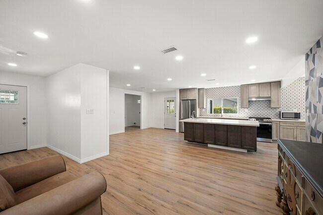 Foto del edificio - 3352 Altadena Ave