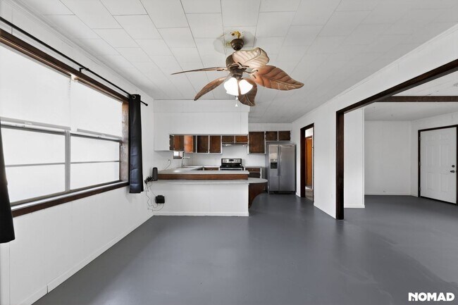 Building Photo - 251 School Rd