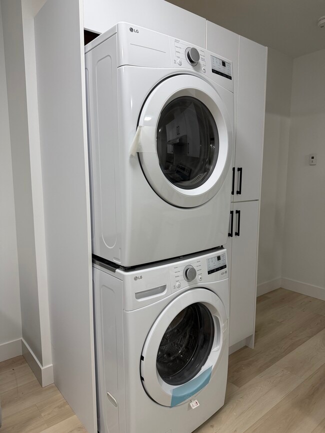 Building Photo - 30 53A St