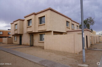 Building Photo - 4417 E Riverside St