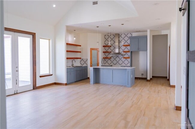 Building Photo - 10 N J Hernandez St