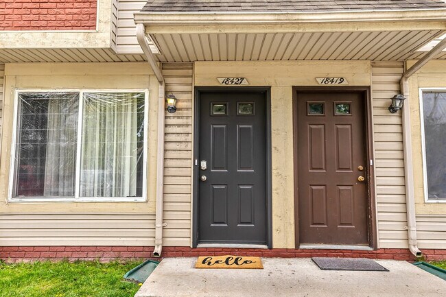 Foto del edificio - 18423 Sharon Ln