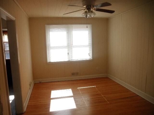 Building Photo - 1725 White Oak Ave