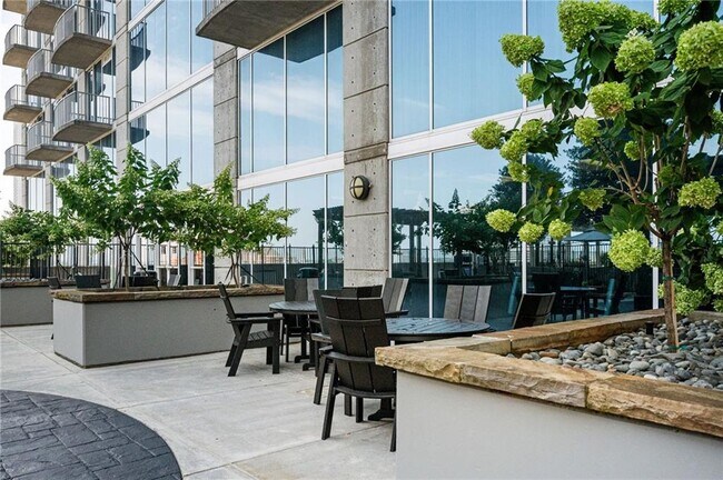 Foto del edificio - 400 W Peachtree St NW