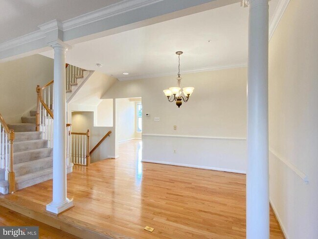 Building Photo - 13737 Lambertina Pl