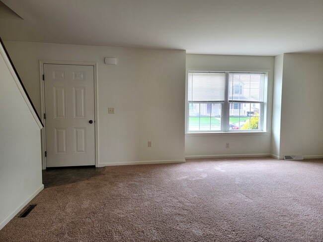 Building Photo - 227 Limestone Dr