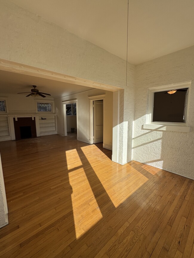 Building Photo - 3619 N Pine Grove Ave