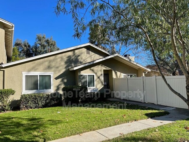 Building Photo - 13613 Comuna Dr