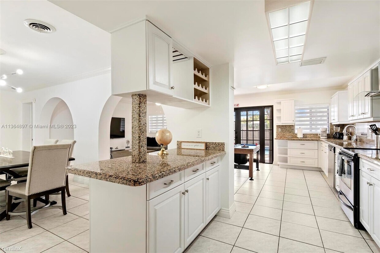 Foto principal - 4 br, 2 bath House - 4810 W Park Rd # 0