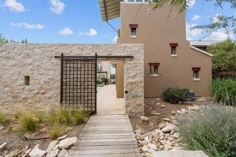 Foto del edificio - 2400 The Ranch Rd