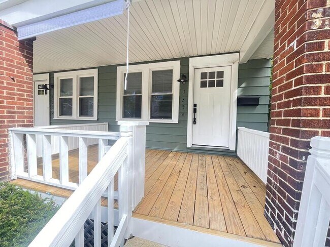 Building Photo - 1354 Oakwood Ave