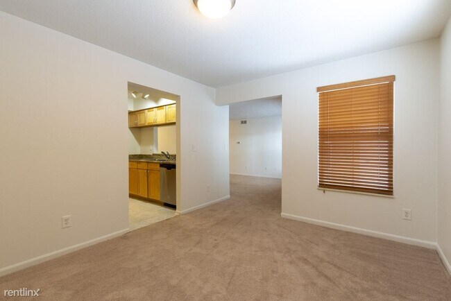 Foto del edificio - 127 Fieldcrest St