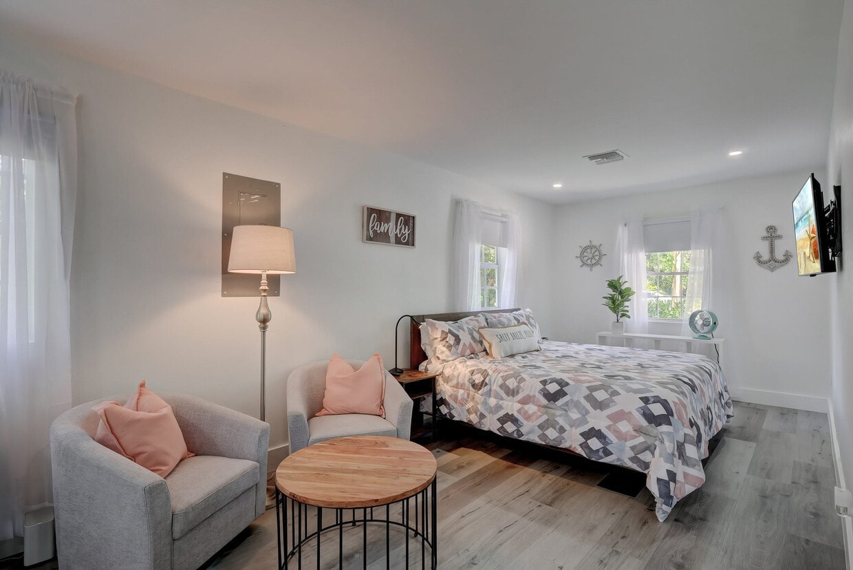 Foto principal - 27250 Shriver Ave