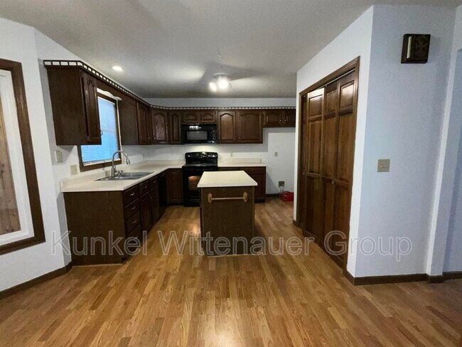 Foto del edificio - 2020 Greenbrier Dr