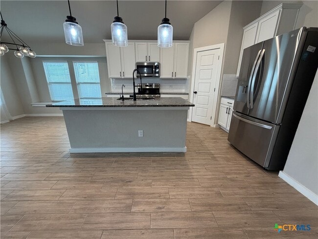Building Photo - 1100 RIVER WOOD