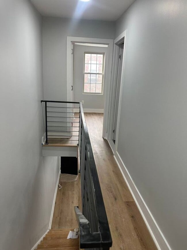 Building Photo - 3B1.5B house in East Passyunk area Available NOW
