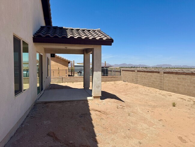 Foto del edificio - Enjoy the afternoon views in the 3 Bedroom...
