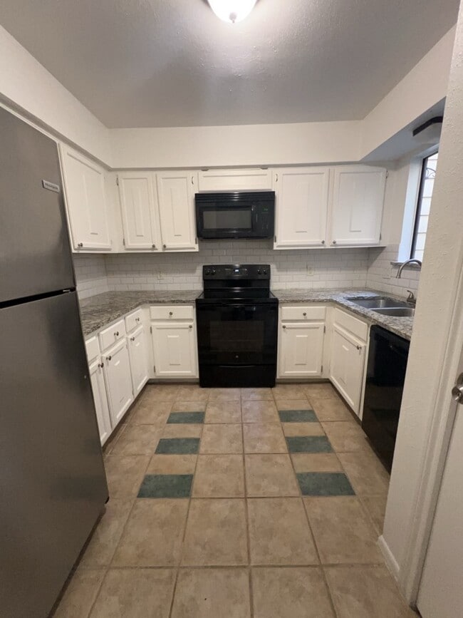 Building Photo - 1919 Place Rebecca Ln