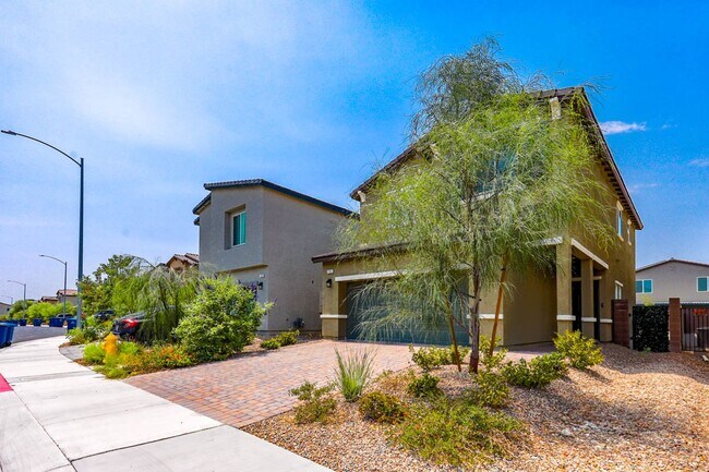 Building Photo - 4 Bed, 2.5 Bath Home In A Gated Community ...