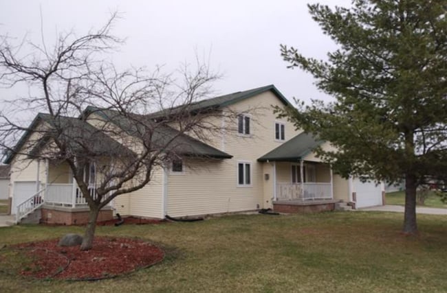 Building Photo - 664 S Burr Oak Ave