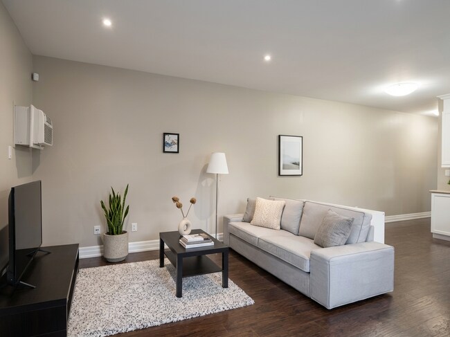 Photo du bâtiment - 9193A Bathurst St