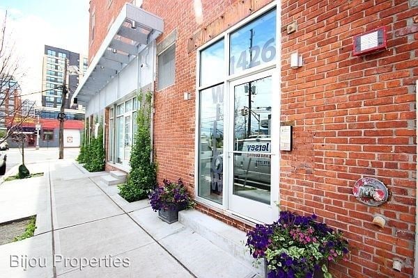 Primary Photo - 1426 Willow Ave