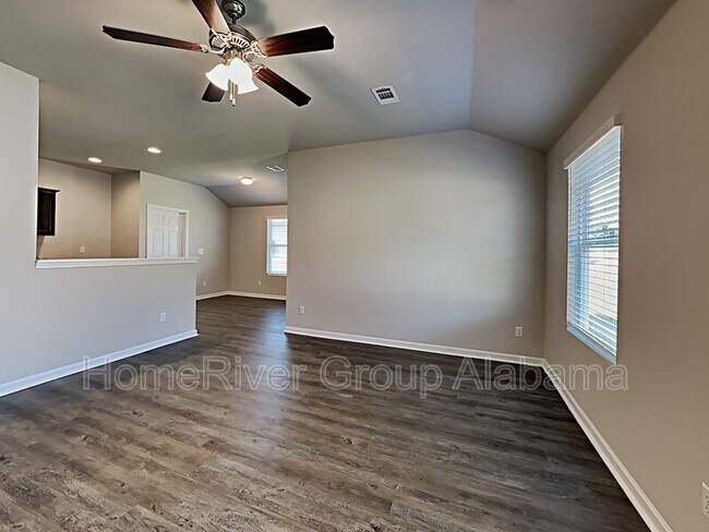 Foto del edificio - 16370 Creek Dr