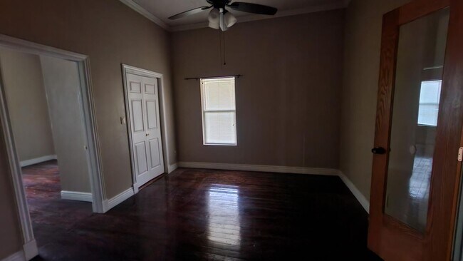 Building Photo - Cozy 2 bedroom available!