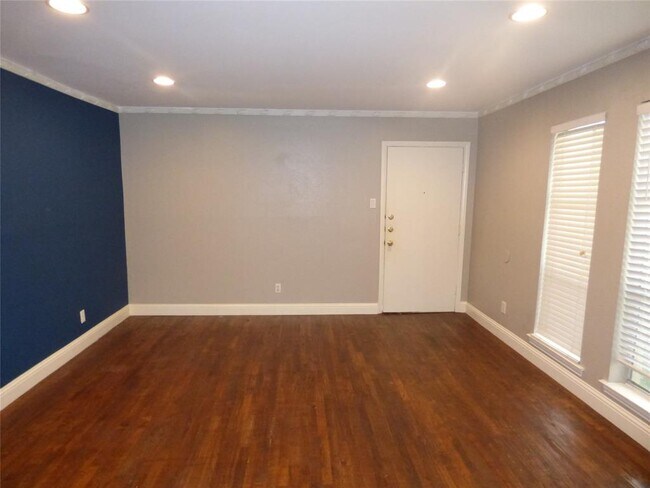 Foto del edificio - 5844 Sandhurst Ln