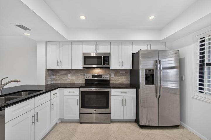 Photo - 313 Lake Cir (North Palm Beach, FL)