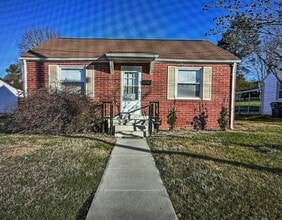 Building Photo - 1405 Newton St