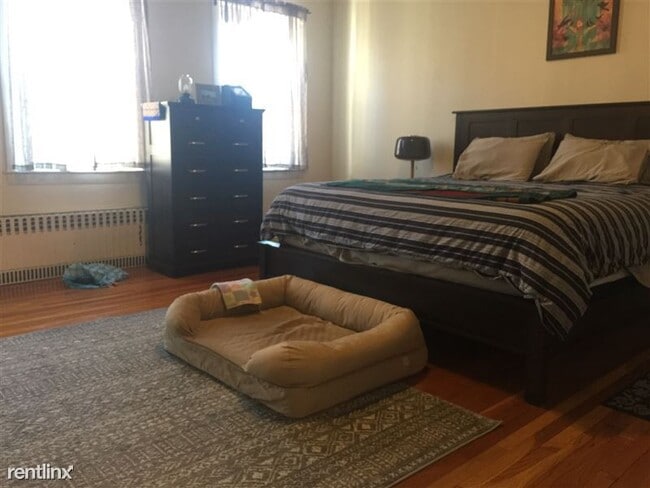 Building Photo - 330 Saint Paul St