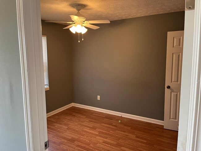 Building Photo - CLOSE TO UNIVERSITY