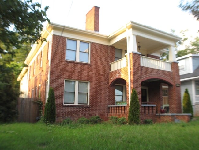 Classic meets Convenient and Clean! - 2042 Hosea L Williams Dr NE