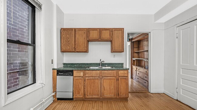Building Photo - 2230 W Belmont Ave