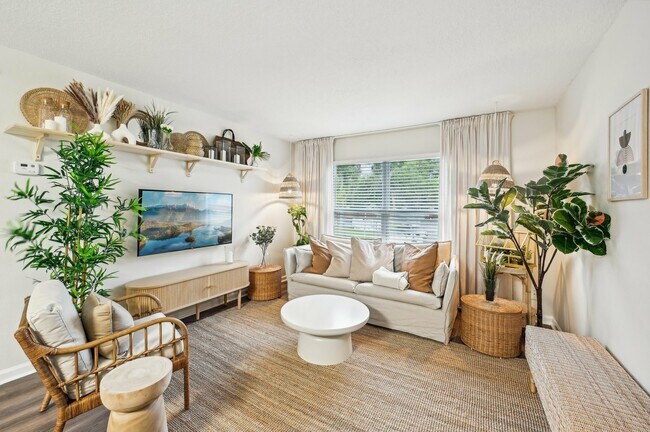 Building Photo - The Landings at San Marco