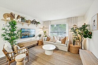 Building Photo - The Landings at San Marco