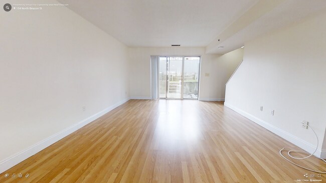 Foto del edificio - 142 North Beacon St