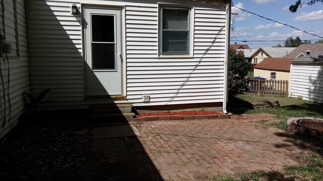 Building Photo - Great value on this lovely home!