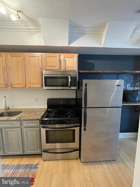 Foto principal - 550 Hobart Pl NW