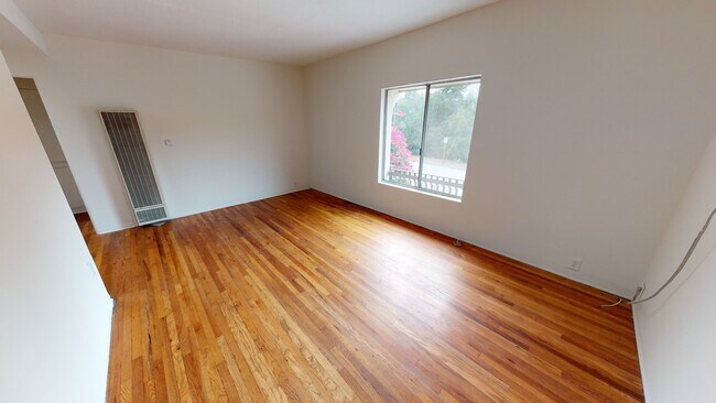 Building Photo - 950 Arroyo Dr