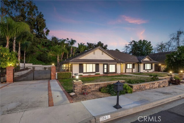 Building Photo - 514 N Valley Center Ave