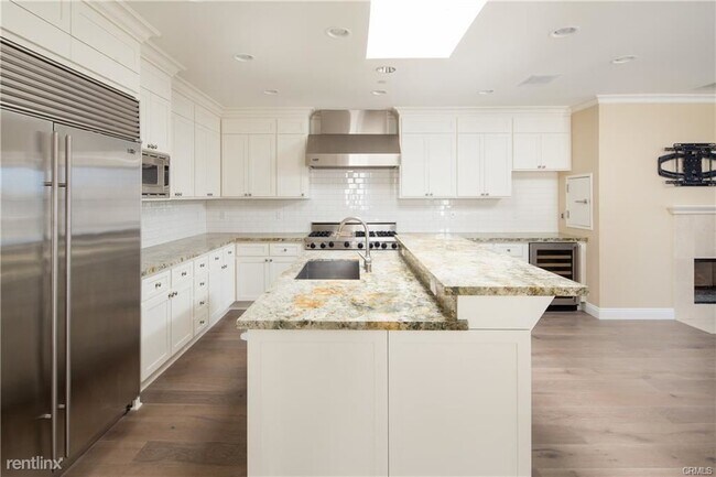 Building Photo - 3 br, 3.5 bath Townhome - 804 Highland Ave