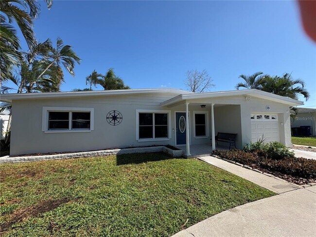 Building Photo - 941 Palm Dr