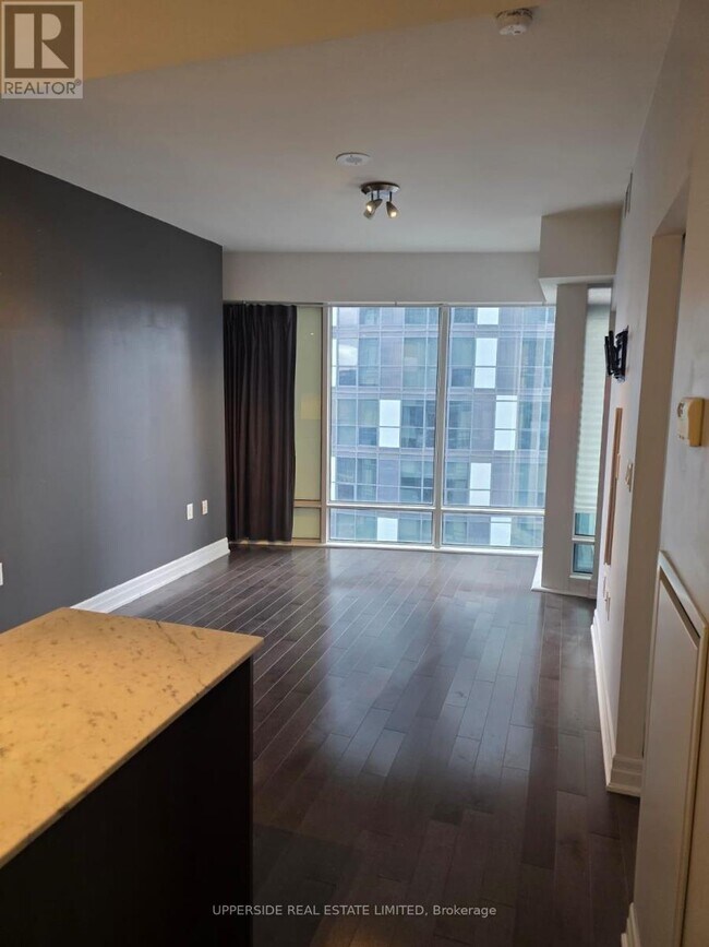 Photo du bâtiment - 8 The Esplanade