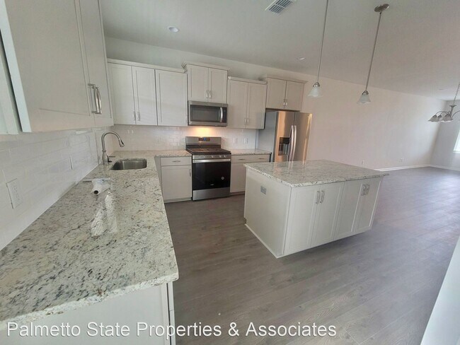 Foto del edificio - 2 br, 2.5 bath House - 581 Blueway Avenue