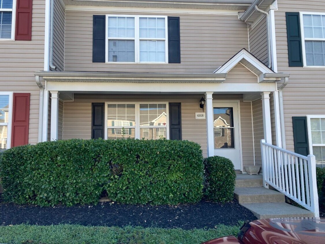Primary Photo - Charming townhome in LaVergne